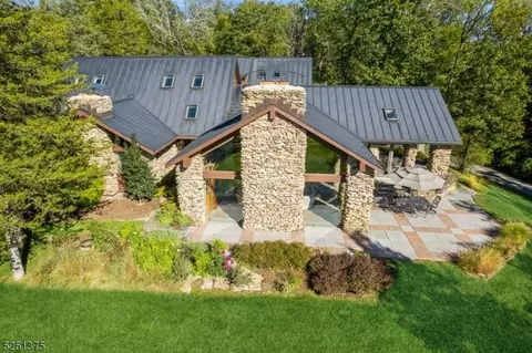160 Old Farm Rd, Bedminster, NJ 07921