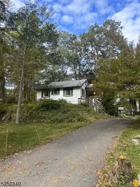 18 Ravine Dr, Newton, NJ 07860
