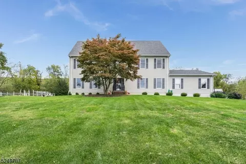 8 Rolling Hills Way, Lebanon Twp, NJ 07865