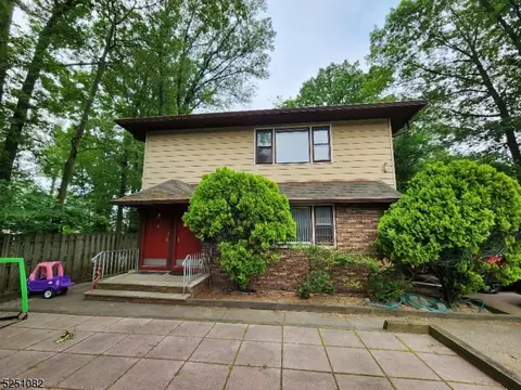 88 Birk St, Saddle Brook, NJ 07663