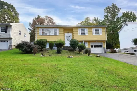 10 Hiawatha Blvd, Oakland, NJ 07436