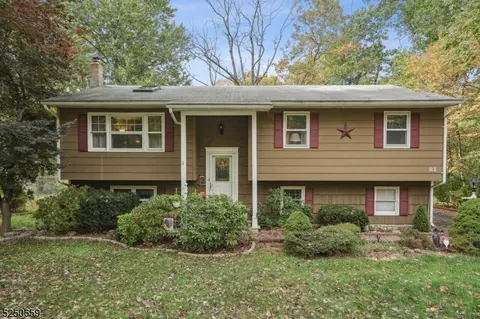81 Greenhill Rd, Hamburg, NJ 07419