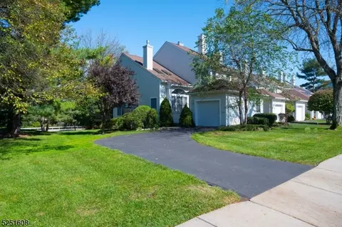 24 Alpine Dr, Lincoln Park, NJ 07035