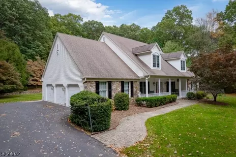 29 Philhower Rd, Lebanon, NJ 08833
