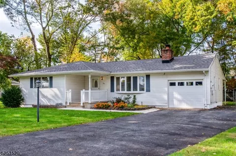 3 Carl Dr, Fairfield, NJ 07004
