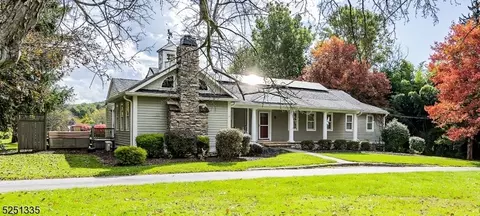21 Mountain View Dr, Chester, NJ 07930