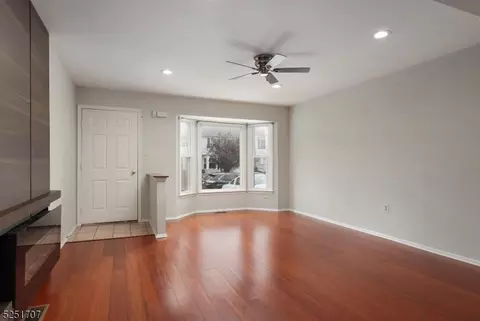 13 Sycamore Rd, Middlesex, NJ 08846 photo 3