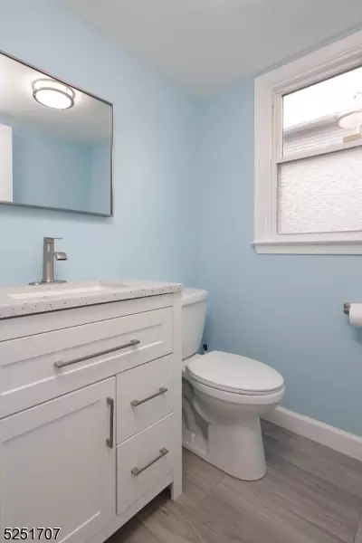 13 Sycamore Rd, Middlesex, NJ 08846 photo 4