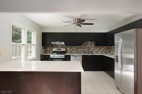 13 Sycamore Rd, Middlesex, NJ 08846 photo 5
