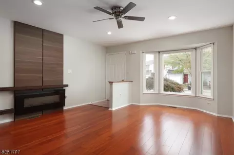 13 Sycamore Rd, Middlesex, NJ 08846 photo 2