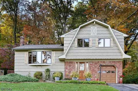 18 Catherine Ct, Ringwood, NJ 07456