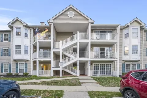 339 Wimbeldon Ct, North Brunswick Twp, NJ 08902
