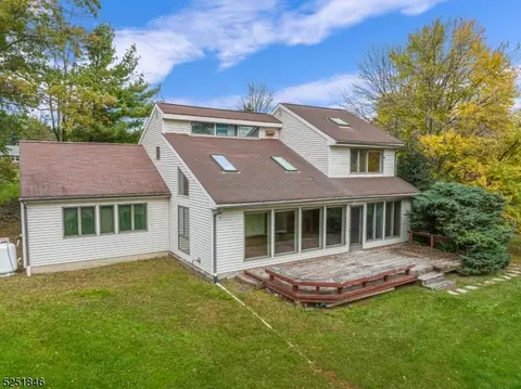 16 Dogwood Dr, Delaware Twp, NJ 08822
