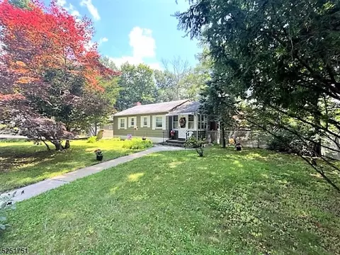 21 Ridgedale Rd, Jefferson, NJ 07849