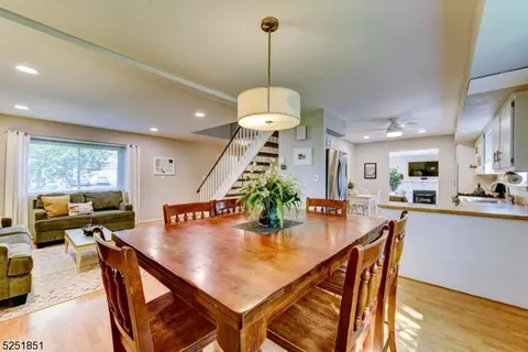 5 Myrtle Ave, Piscataway, NJ 08854