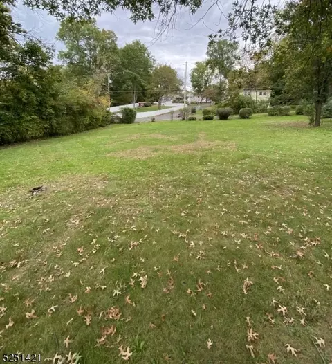 10 Castle Pl, Long Hill Twp, NJ 07933