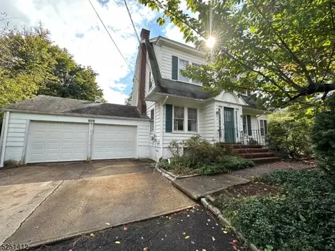 679 Valley Rd, Gillette, NJ 07933