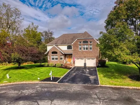 13 Erin Ct, Bridgewater, NJ 08807