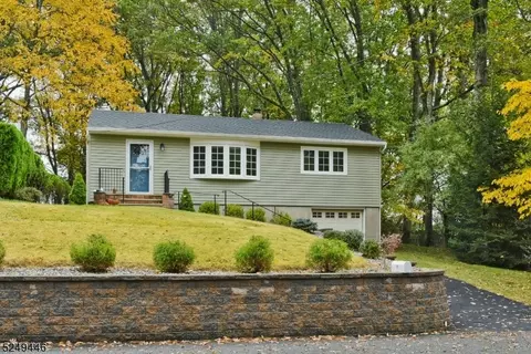 23 Sioux Ave, Rockaway, NJ 07866