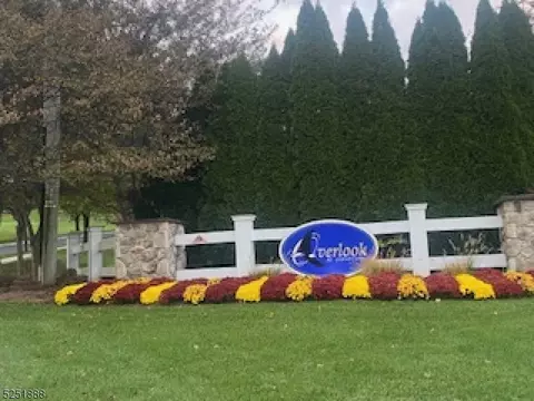 402 Homestead Ct, Stewartsville, NJ 08886