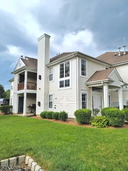 634 Honeybrook Cir, Stewartsville, NJ 08886