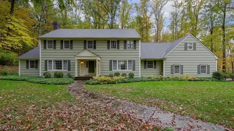 26 Wolf Hill Dr, Warren, NJ 07059
