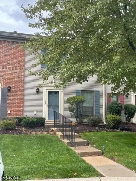 19 Veros Ln, Franklin Park, NJ 08823