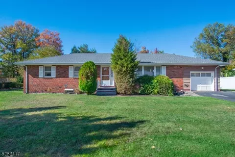 9 Knoll Rd, Fairfield, NJ 07004