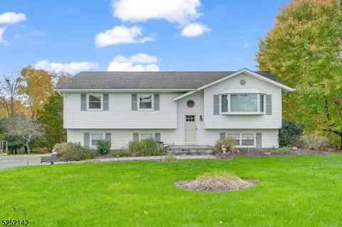 12 Beverly Dr, Warwick, NY 10990