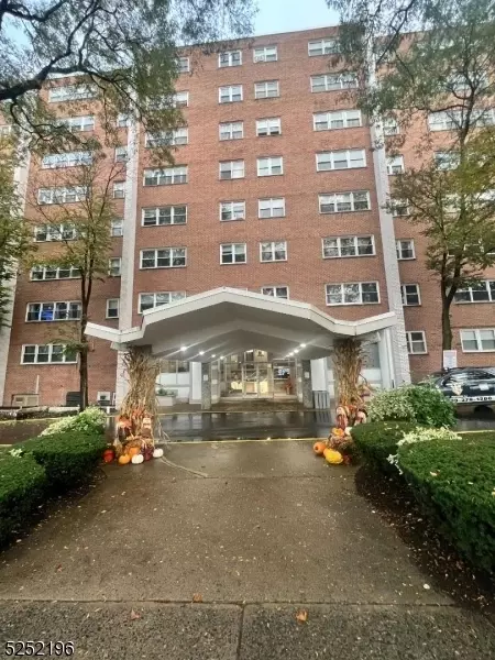 39 E 39th St #6G, Paterson, NJ 07514