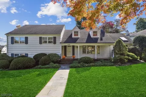 122 Golf Edge Dr, Westfield, NJ 07090
