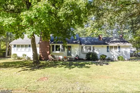 8 Sheehan Dr, Jefferson, NJ 07438