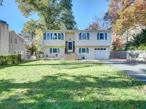 20 Ellen Dr, Rockaway, NJ 07866