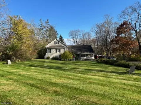 6 Mudtown Rd, Wantage, NJ 07461