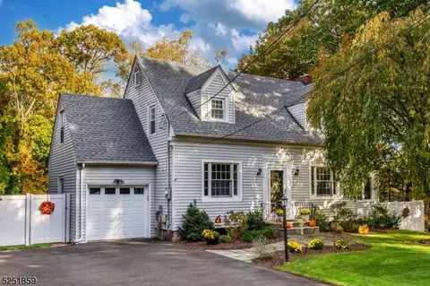 316 Squaw Brook Rd, North Haledon, NJ 07508