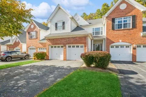 4 Surrey Ln, Flemington, NJ 08822