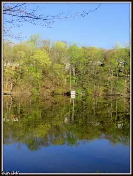 922 Kill Dr, Newton, NJ 07860