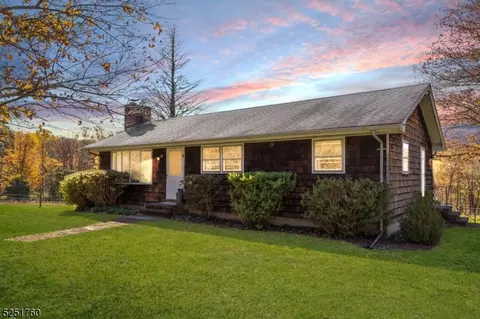653 Woodglen Rd, Lebanon Twp, NJ 08826