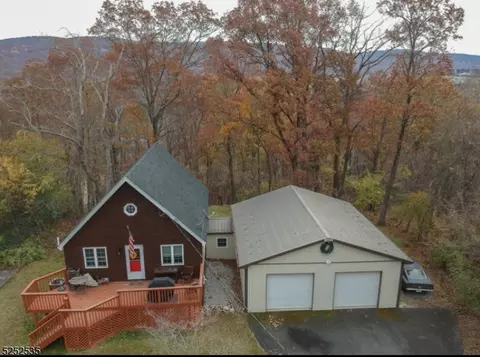 8 Orchard Dr, Vernon, NJ 07462