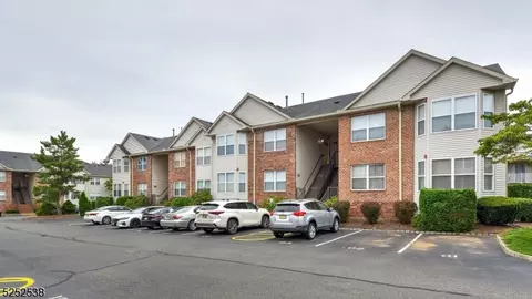 4 Gina Ct, East Hanover, NJ 07936