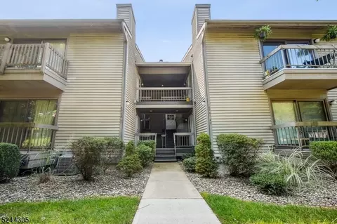 38 Sam Bonnell Dr, Clinton, NJ 08809
