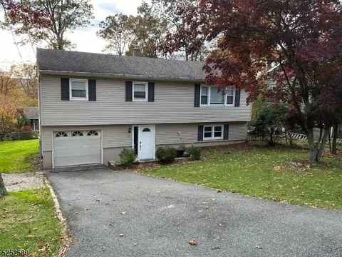 17 Normandy Cir #1, Hopatcong, NJ 07843