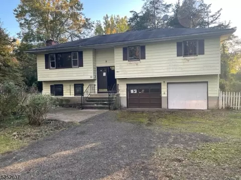 112 Bassetts Bridge Rd, Sussex, NJ 07461