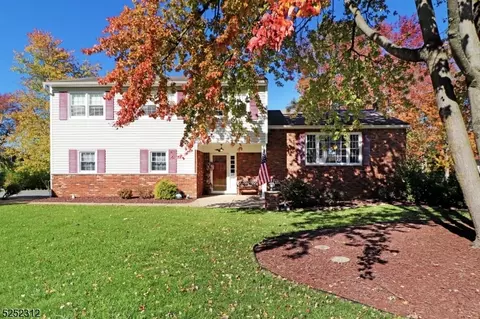 23 Tanglewood Dr, East Hanover, NJ 07936