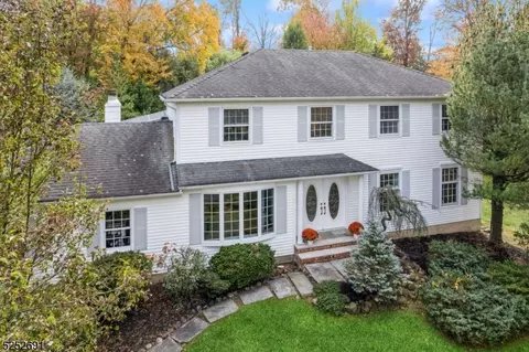 44 Carolyn Ct, East Hanover, NJ 07936