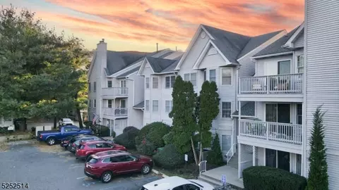 65 Boulder Run Rd, Paterson, NJ 07501