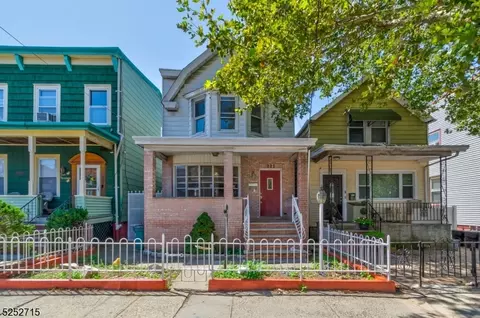 221 Pearsall Ave, Jersey City, NJ 07305