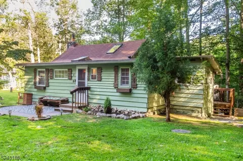 5 Brook Ln, Sussex, NJ 07461