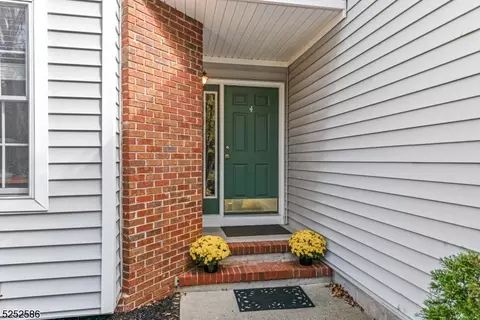 4 Ashwood Trl, Boonton, NJ 07005