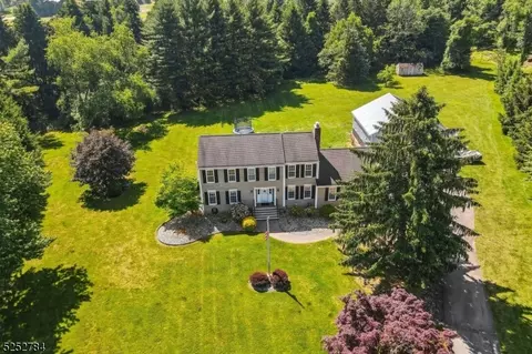 3 Blackberry Ln, Readington Twp, NJ 08889